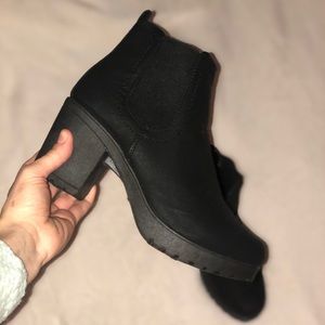Boohoo black chunky boots